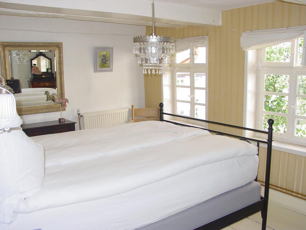Robert'S Bed & Breakfast Helmarshausen Exterior foto