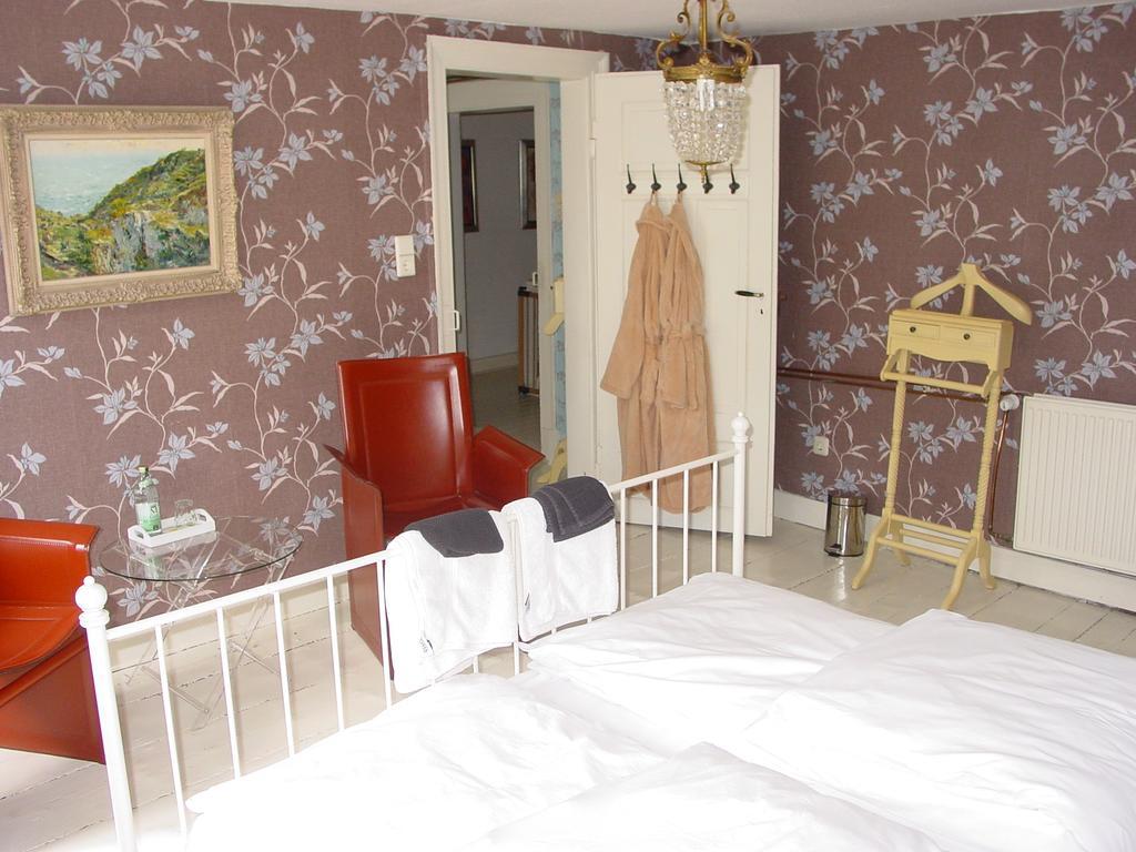Robert'S Bed & Breakfast Helmarshausen Exterior foto