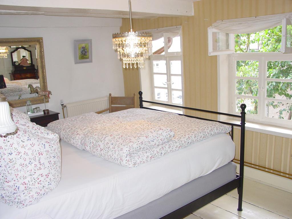 Robert'S Bed & Breakfast Helmarshausen Exterior foto