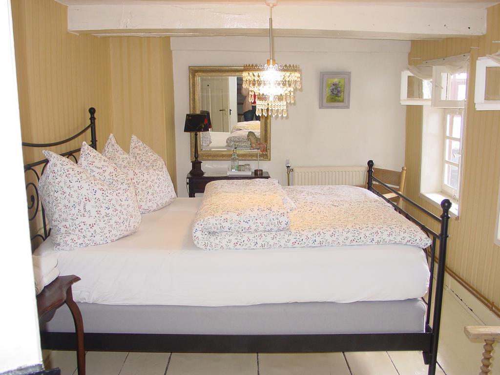Robert'S Bed & Breakfast Helmarshausen Exterior foto