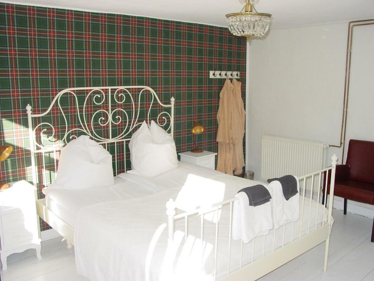 Robert'S Bed & Breakfast Helmarshausen Exterior foto